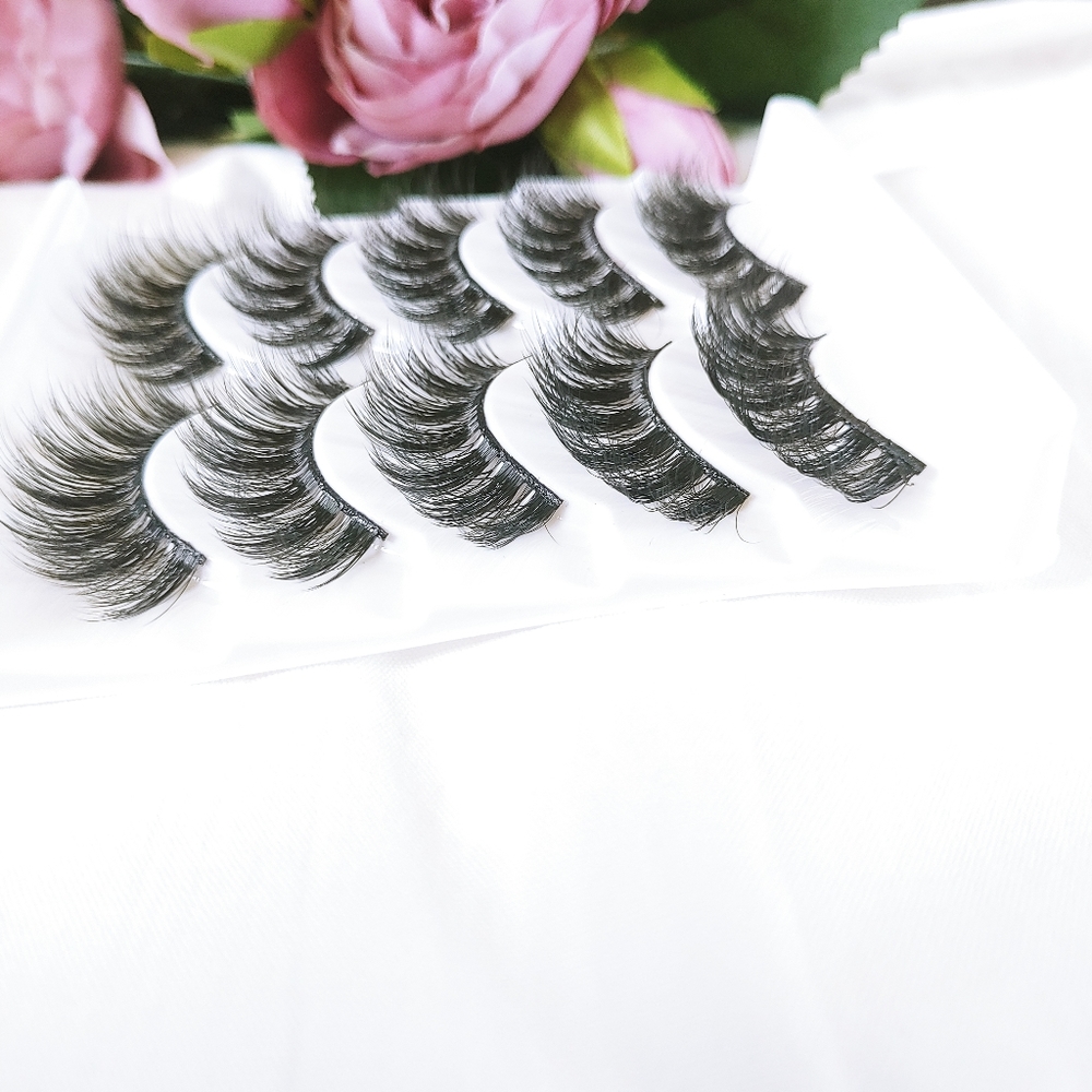 Lashes - Picture 2 of 3